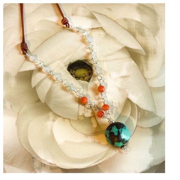 BOHO Handcrafted Necklace with turquoise pendant and leather and bead chain - Picture 7 of 8